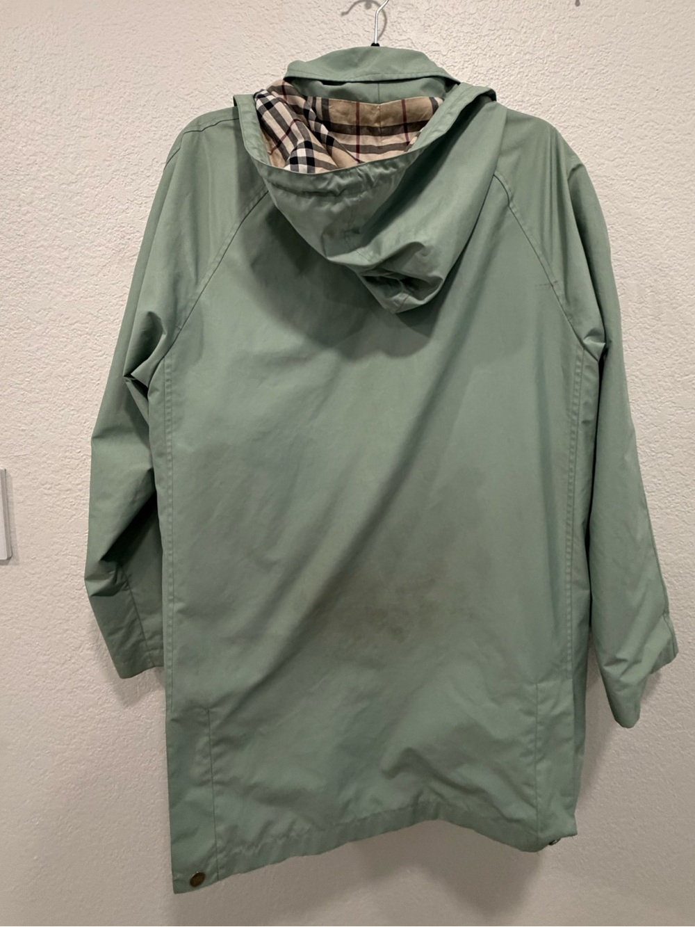 Burberry Mint Green Hooded Raincoat with Signature Check Lining - Picture 4 of 10